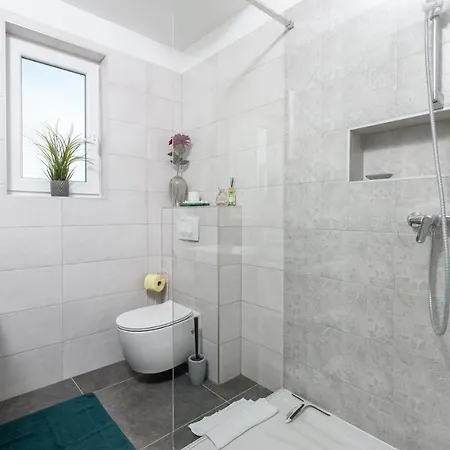 Holiday home House Businia With Whirlpool Buzinija