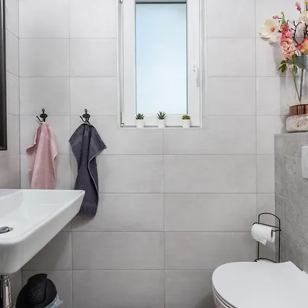 House Businia With Whirlpool * Buzinija