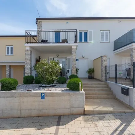 Holiday home House Businia With Whirlpool *