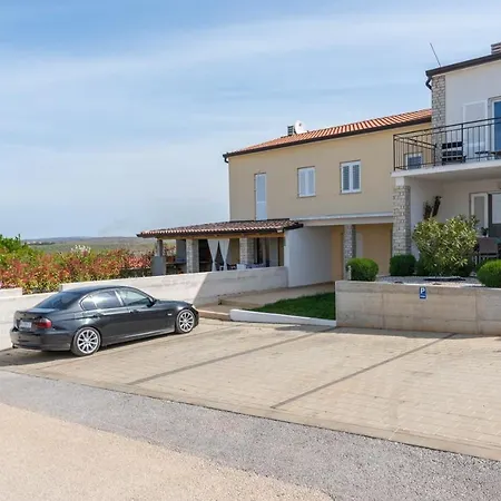 House Businia With Whirlpool